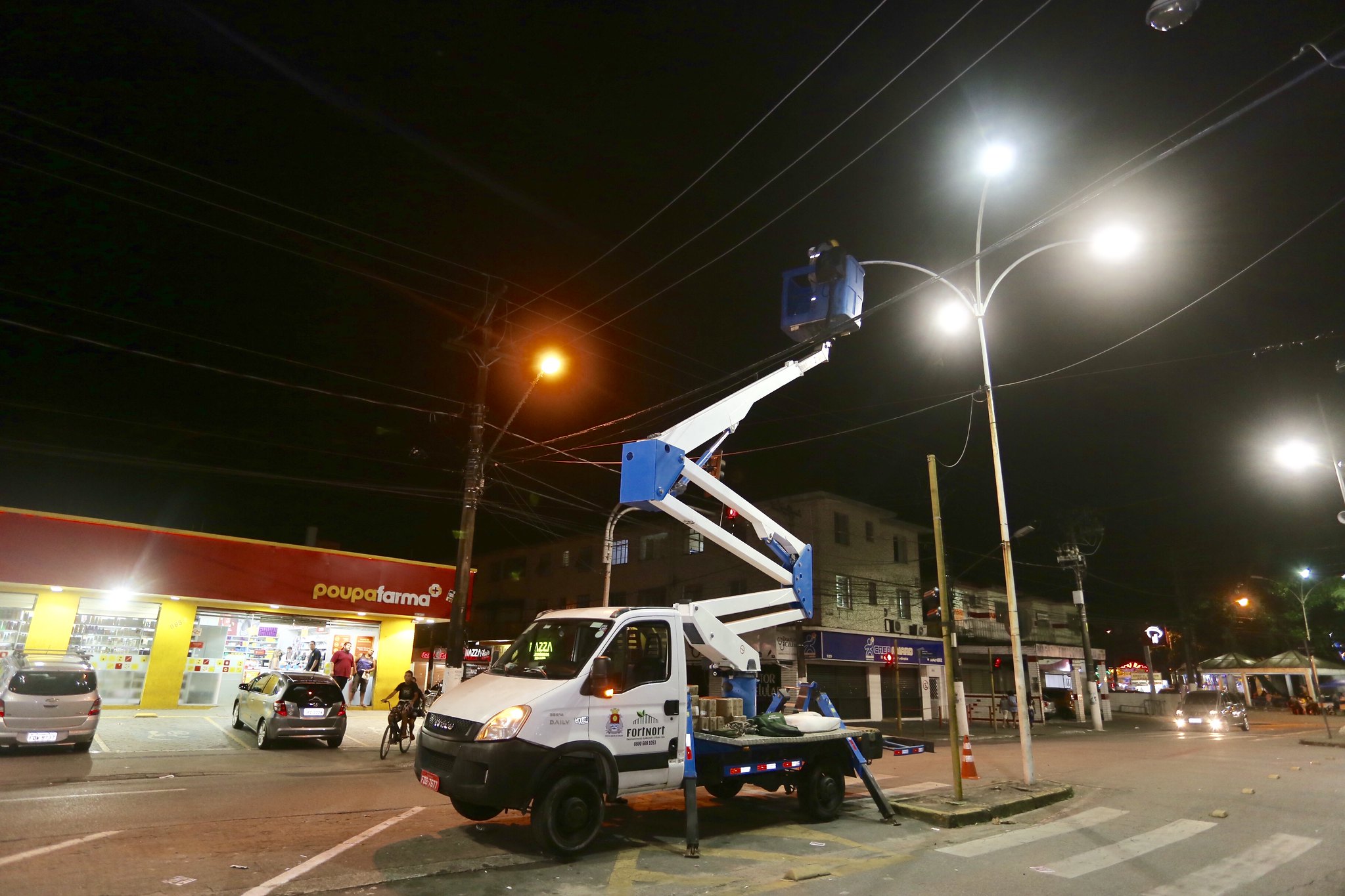 Mais de 160 vias públicas ganham luminárias LED em Guarujá e Vicente de Carvalho
