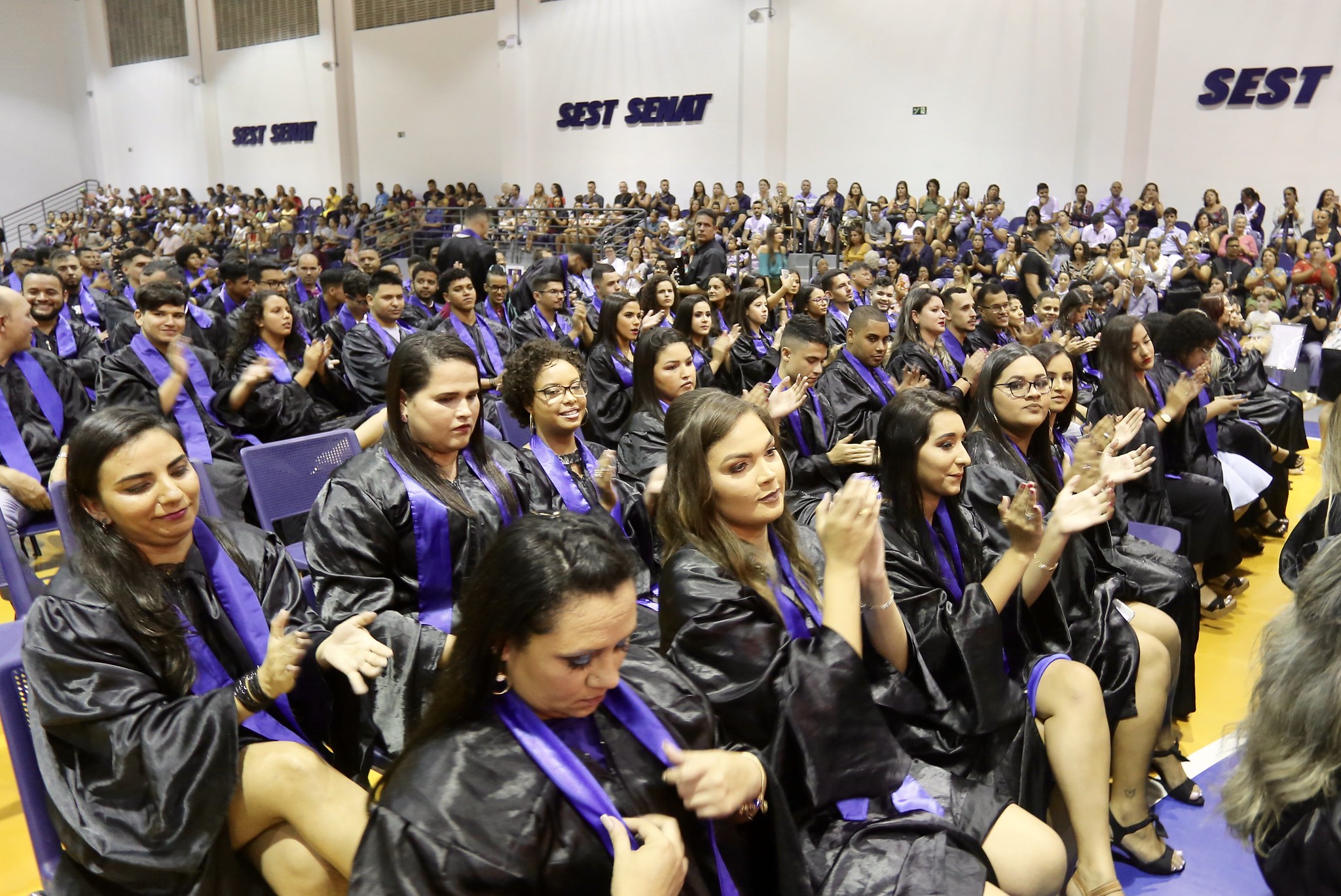 Formatura unificada marca novo ciclo para cerca de 2.500 estudantes de Guarujá