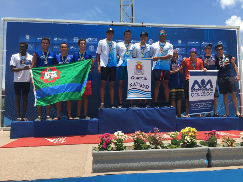 Guarujá fatura 18 medalhas em torneio estadual de natação