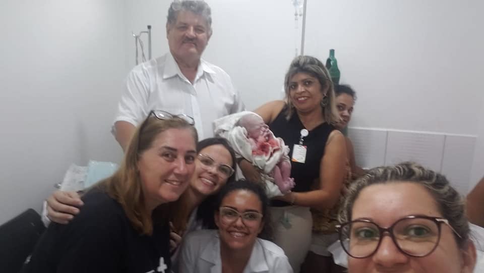 Mãe entra em trabalho de parto durante consulta de rotina e bebê nasce em Usafa de Guarujá