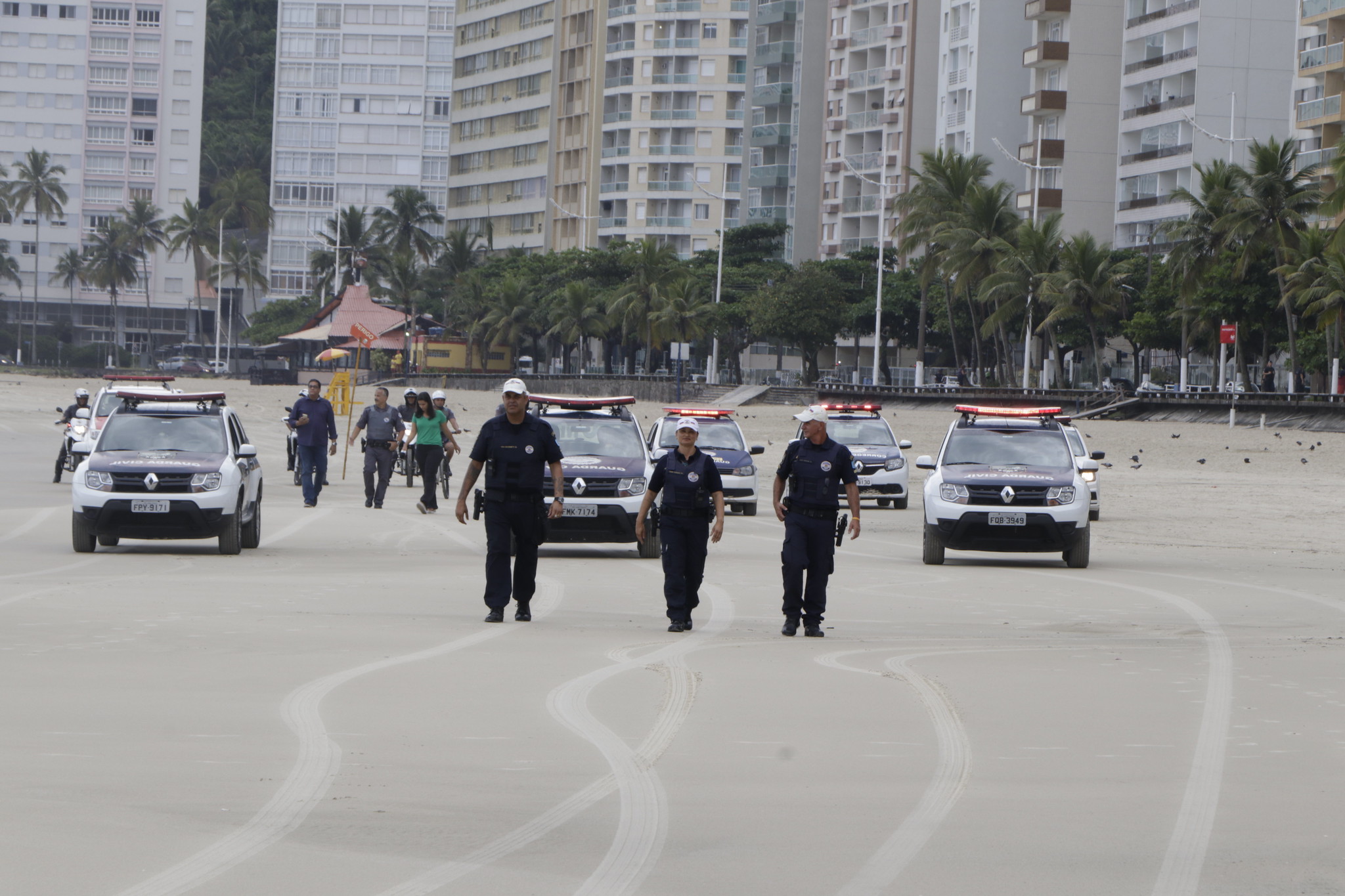 Prefeitura de Guarujá fecha o cerco nas praias da Cidade. Duas pessoas já foram detidas