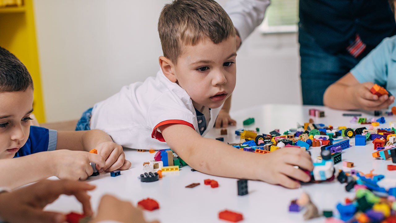 Guarujá cria comissão para discutir políticas públicas para autistas