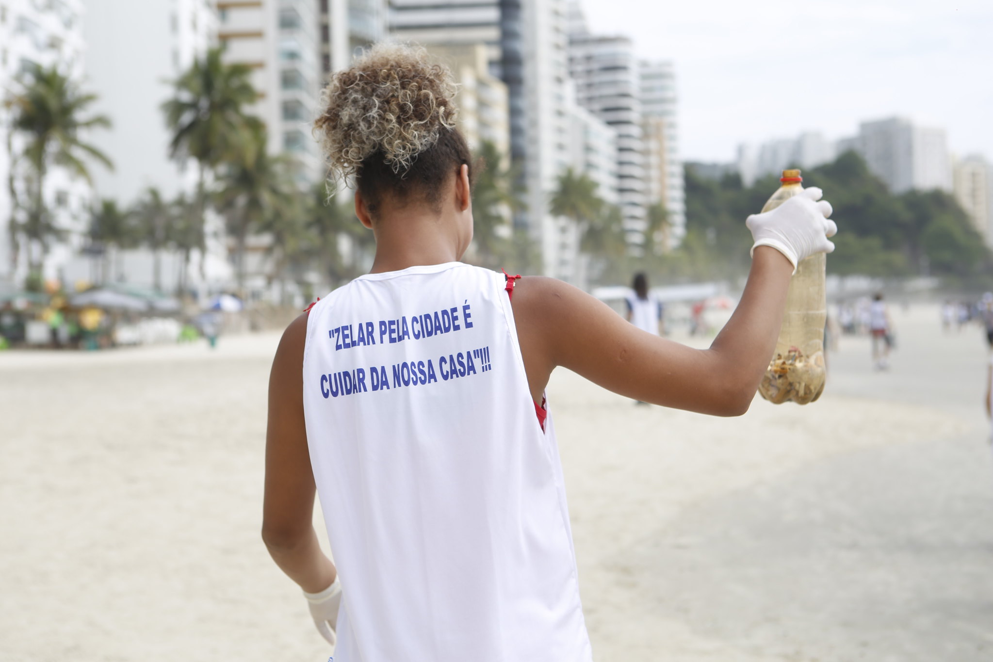 Guarujá promove mutirão de limpeza na Praia das Astúrias neste domingo 
