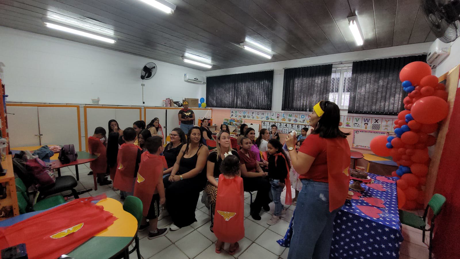 E.M. Catarina Salgado comemora Dia das Mães com oficinas e apresentações artísticas