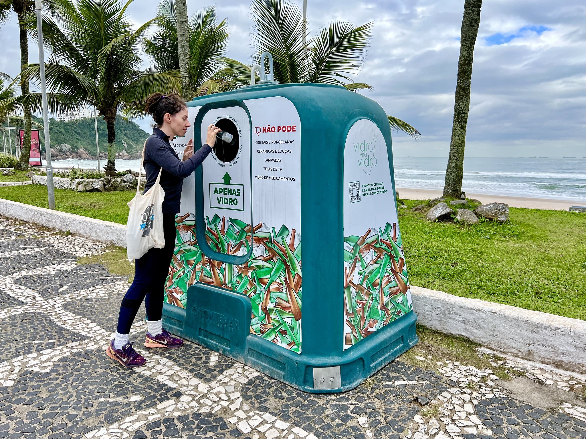 Guarujá realiza 1ª coleta seletiva de vidro em 15 novos pontos de descarte