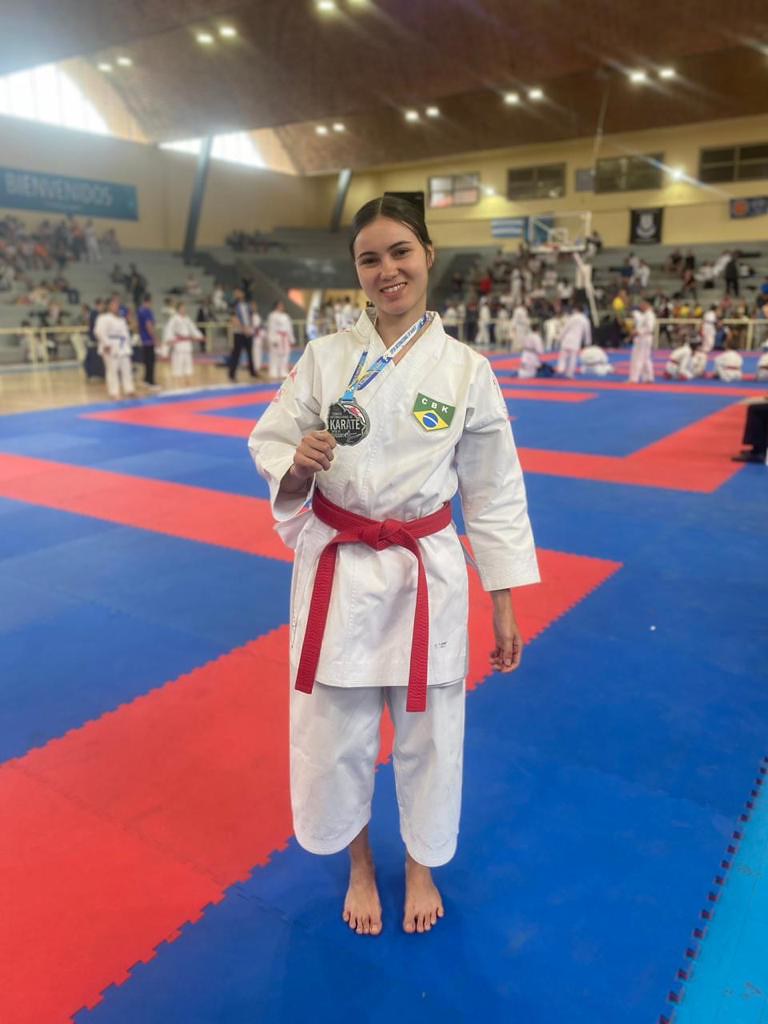 Atleta de Guarujá conquista medalha de prata no 23º Open de Karatê