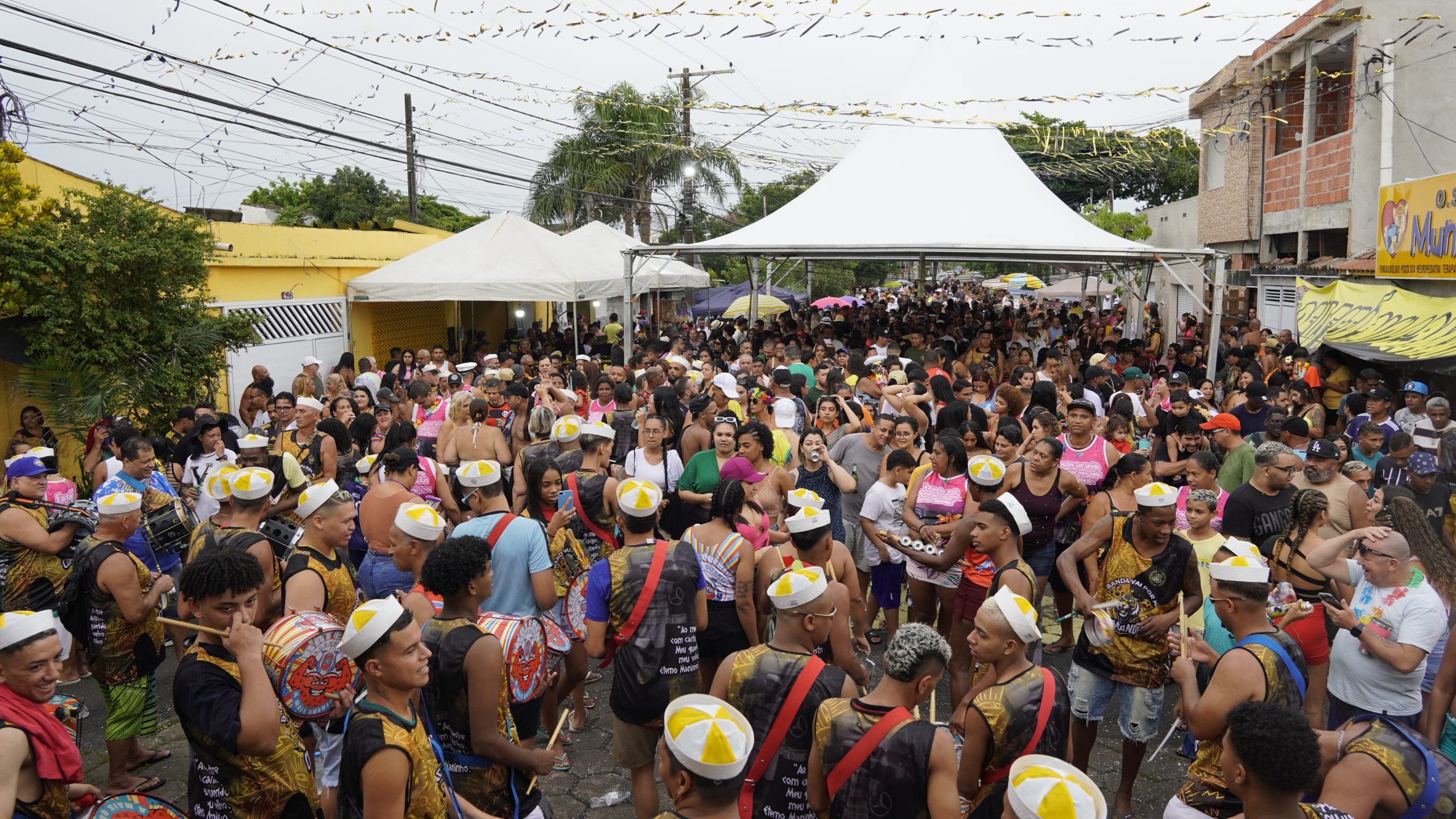 Desfile de Blocos e Bandas acontece por toda a Cidade