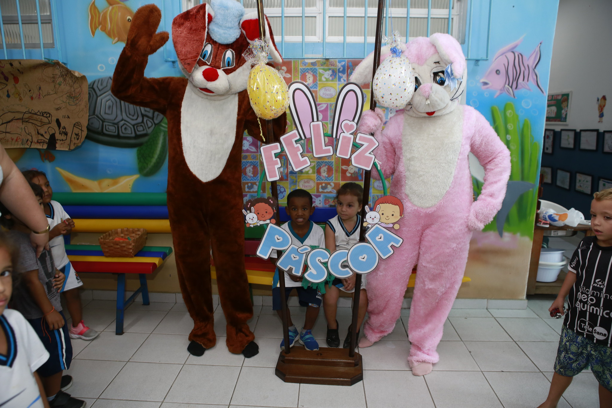 Guarujá celebra Páscoa com música, dança e brincadeira na rede municipal de ensino