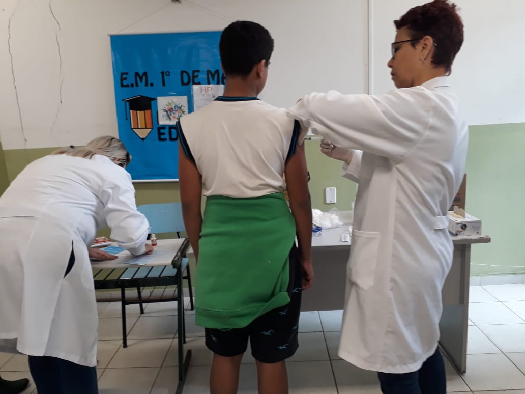 Estudantes de Guarujá recebem vacina contra o HPV nas escolas, a partir do dia 6