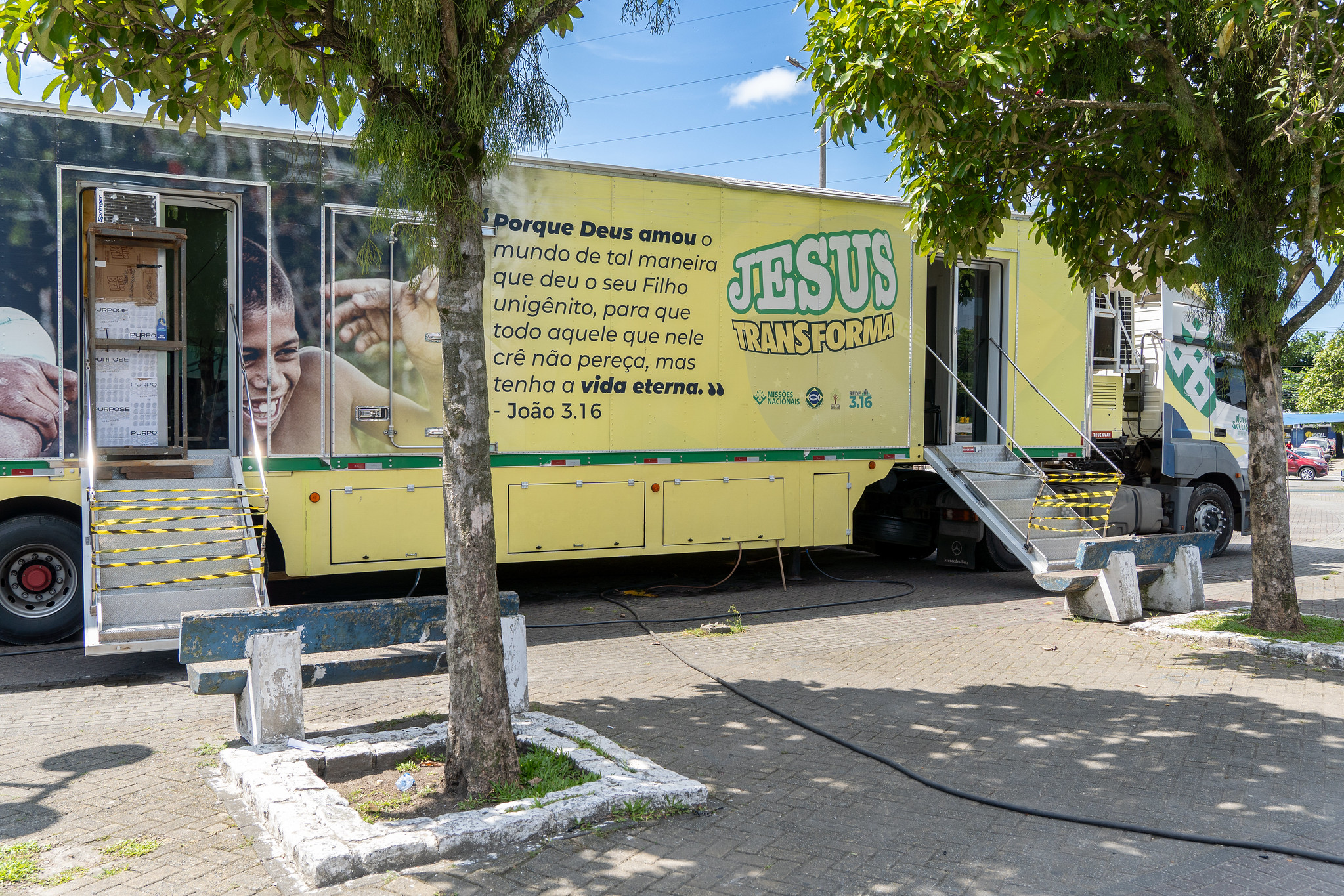 Carreta Missionária presta mais  de 3 mil atendimentos em Guarujá