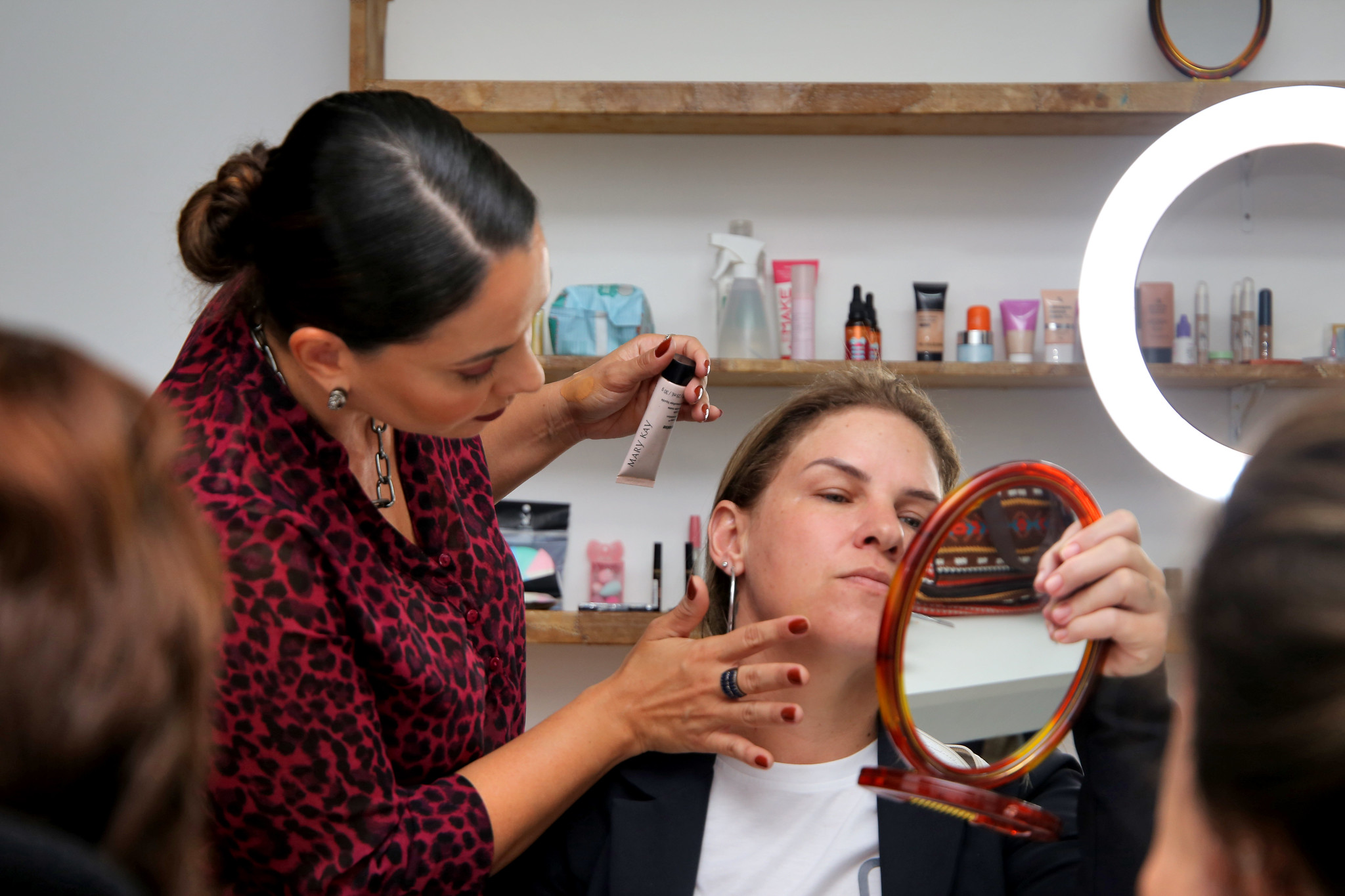 Fundo Social de Guarujá abre vagas para curso de maquiagem na quarta