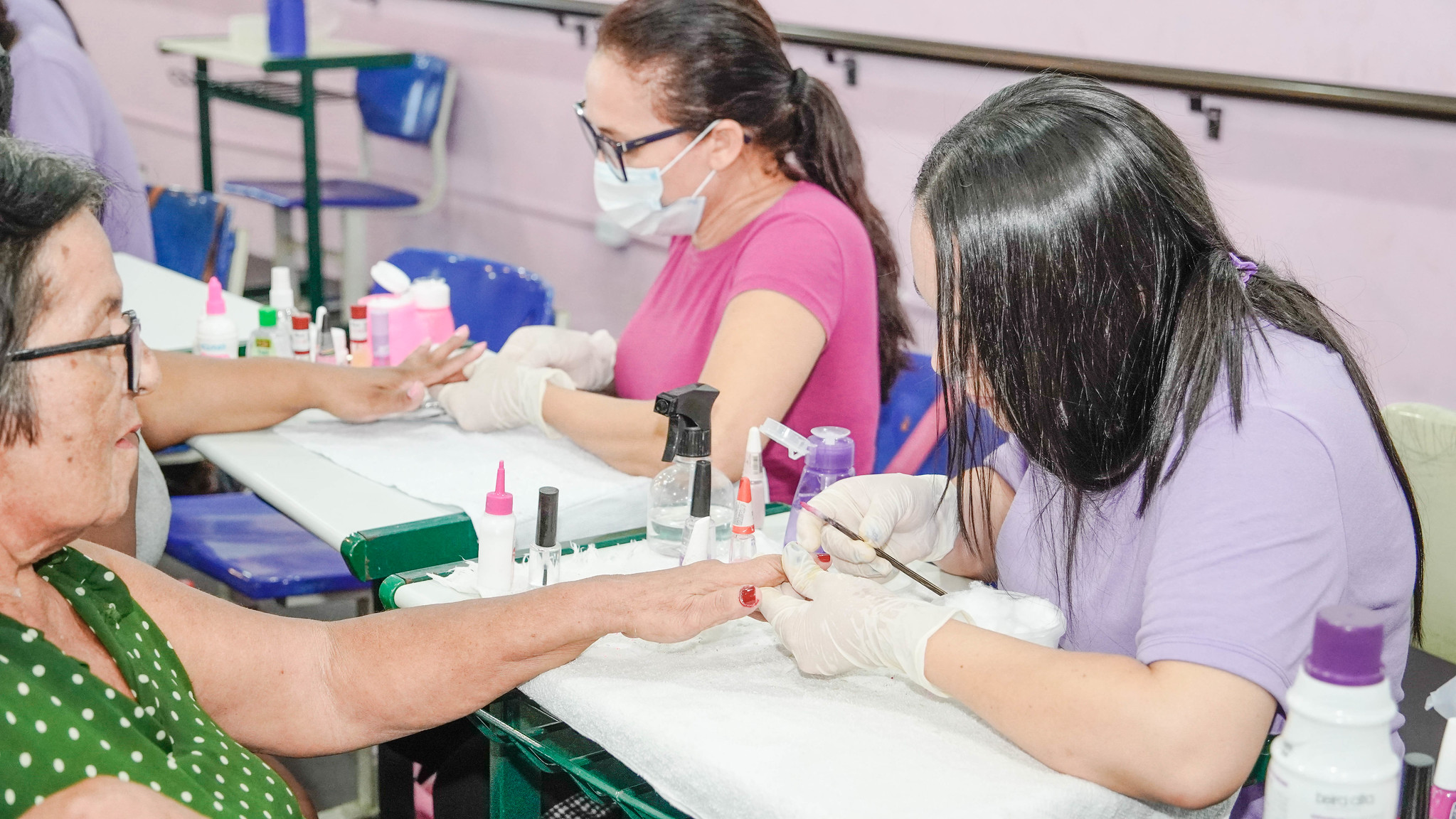 Guarujá abre 250 vagas para cursos como cabeleireiro e manicure, nesta sexta-feira