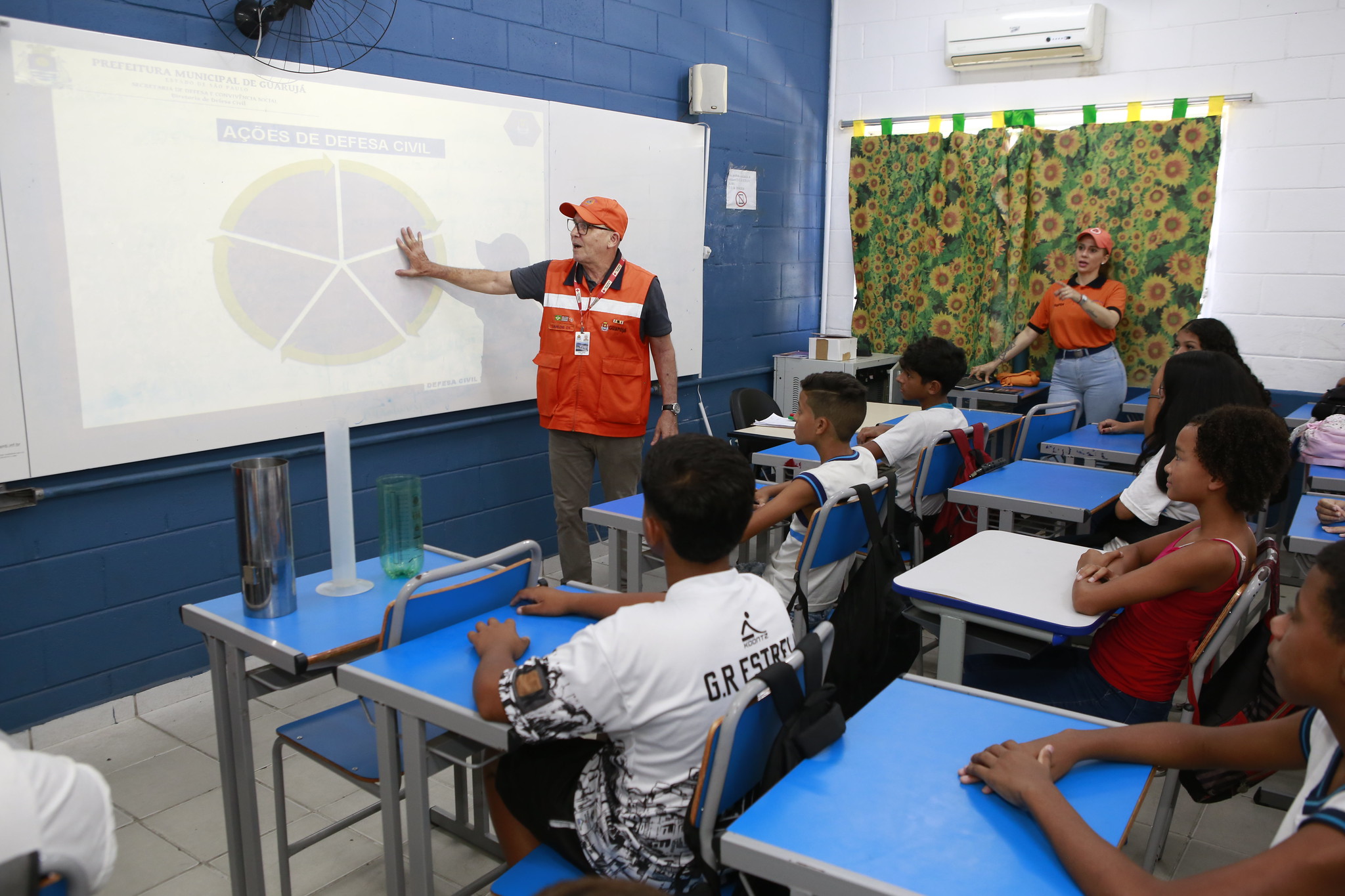 Defesa Civil de Guarujá realiza palestras em escolas da rede municipal
