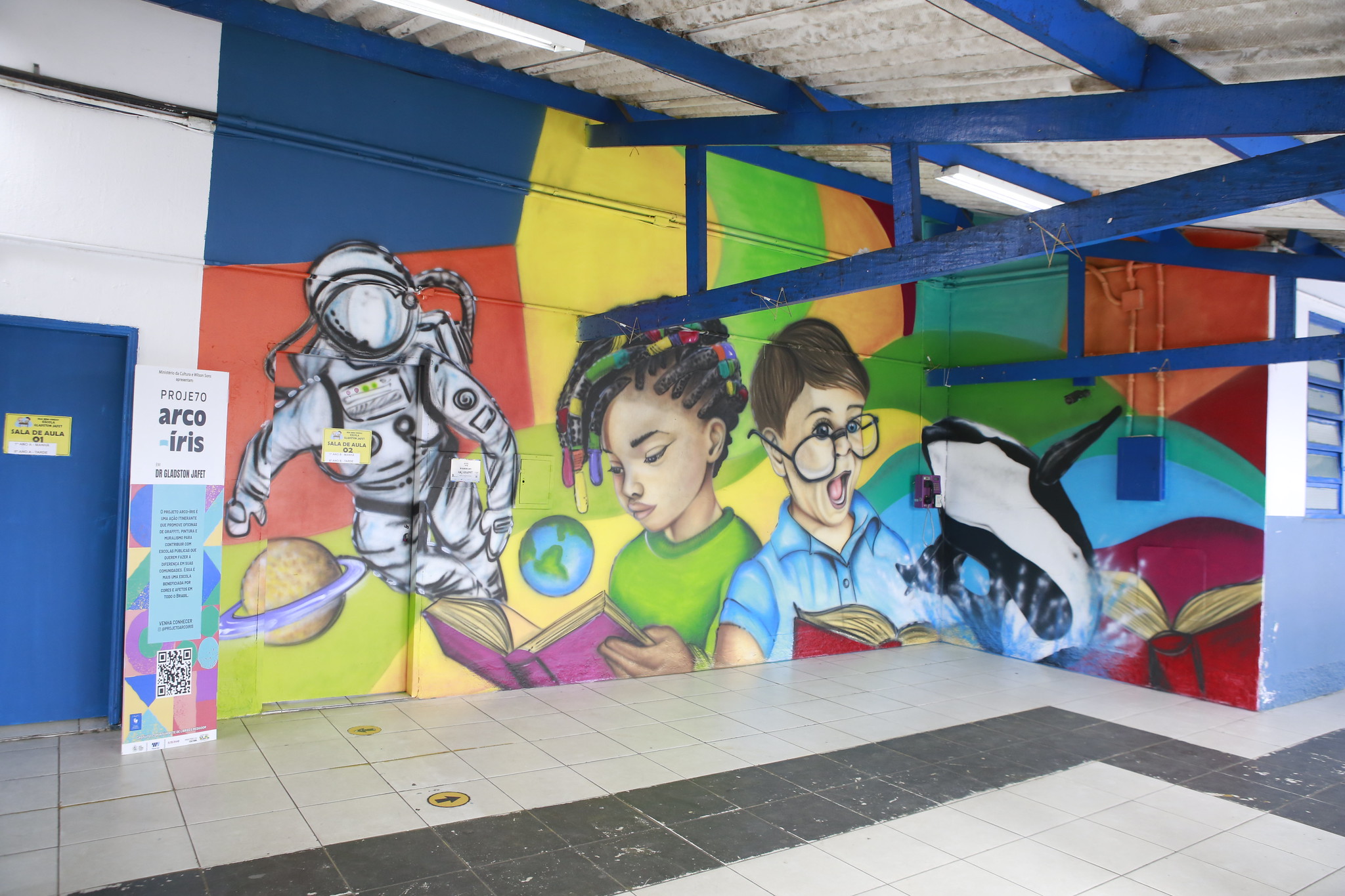 Escola municipal de Guarujá ganha muros grafitados pelos próprios alunos