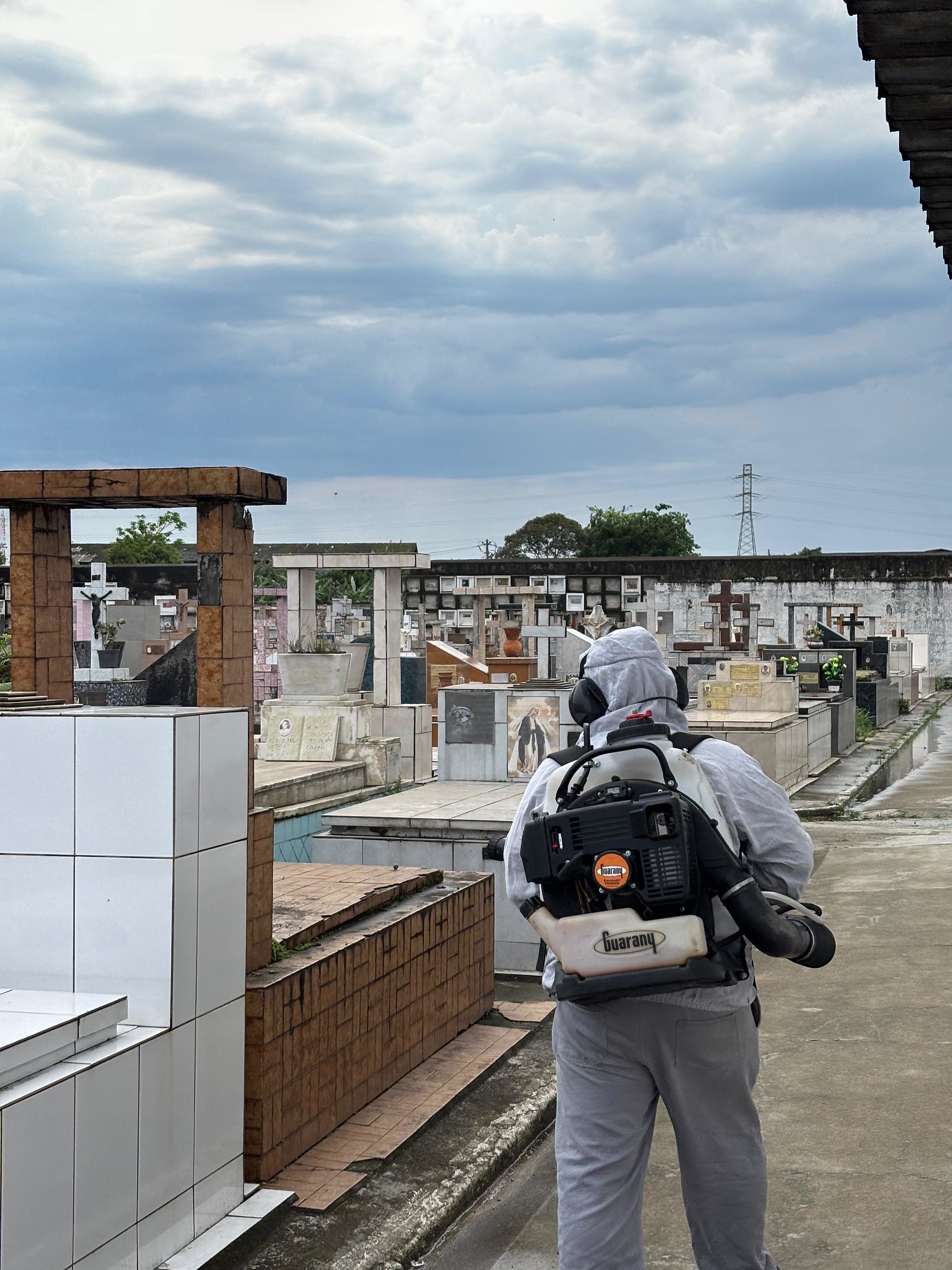 Cemitérios de Guarujá estão prontos para receber 40 mil visitantes no Dia de Finados