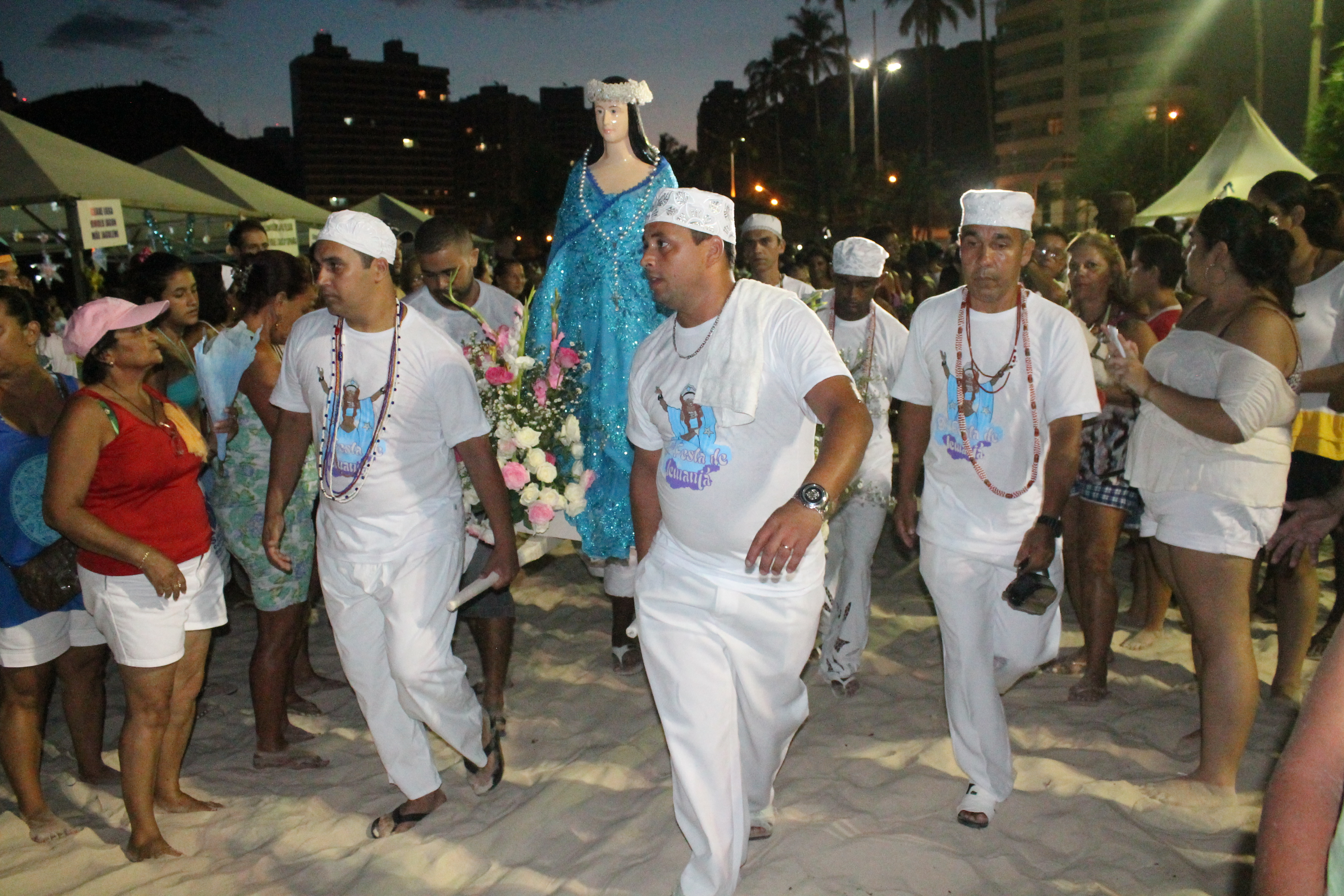 Festa de Iemanjá acontece neste sábado (15) em Guarujá
