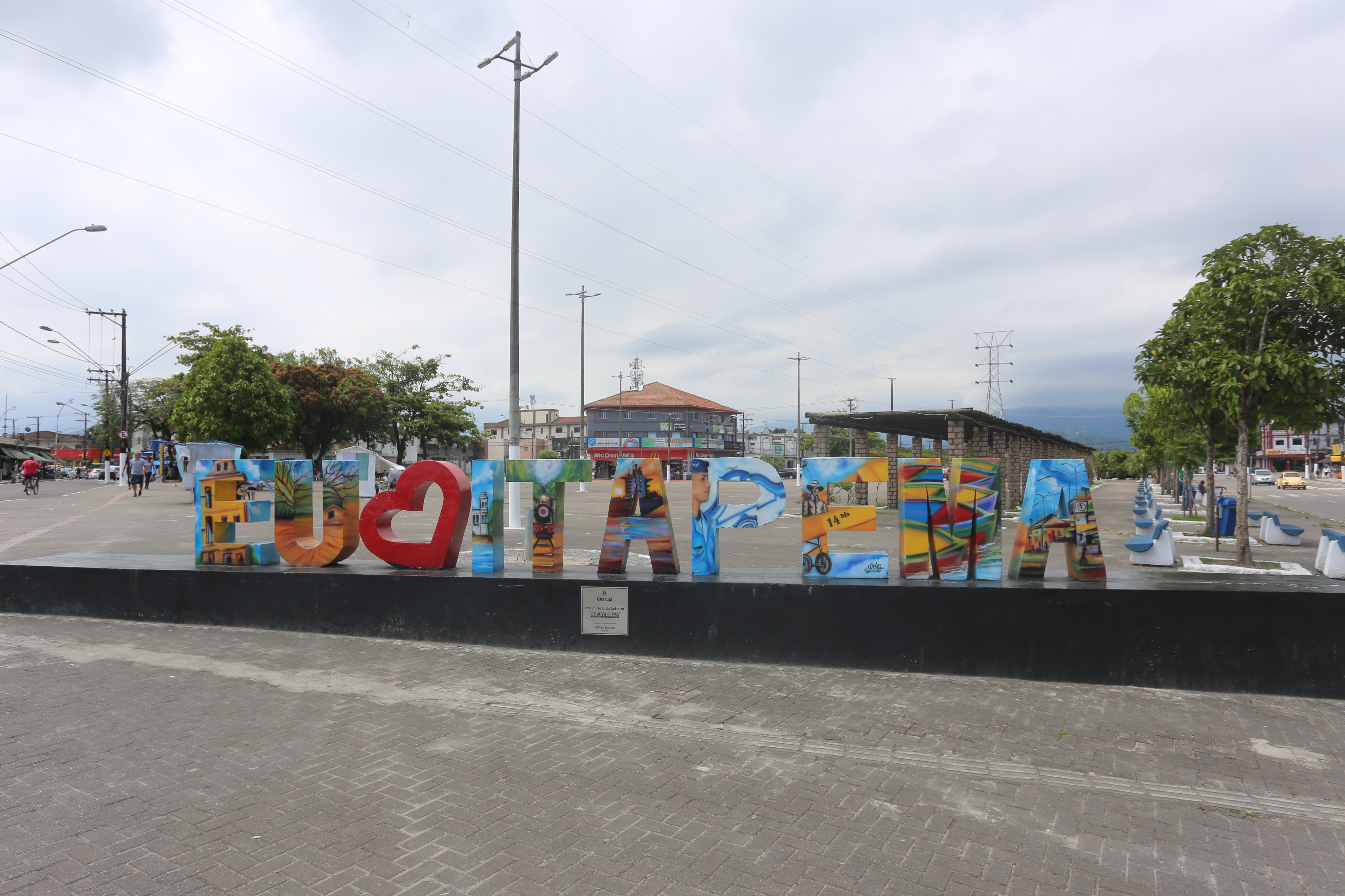 Obras de acesso ao Aeroporto interditam avenida em Vicente de Carvalho