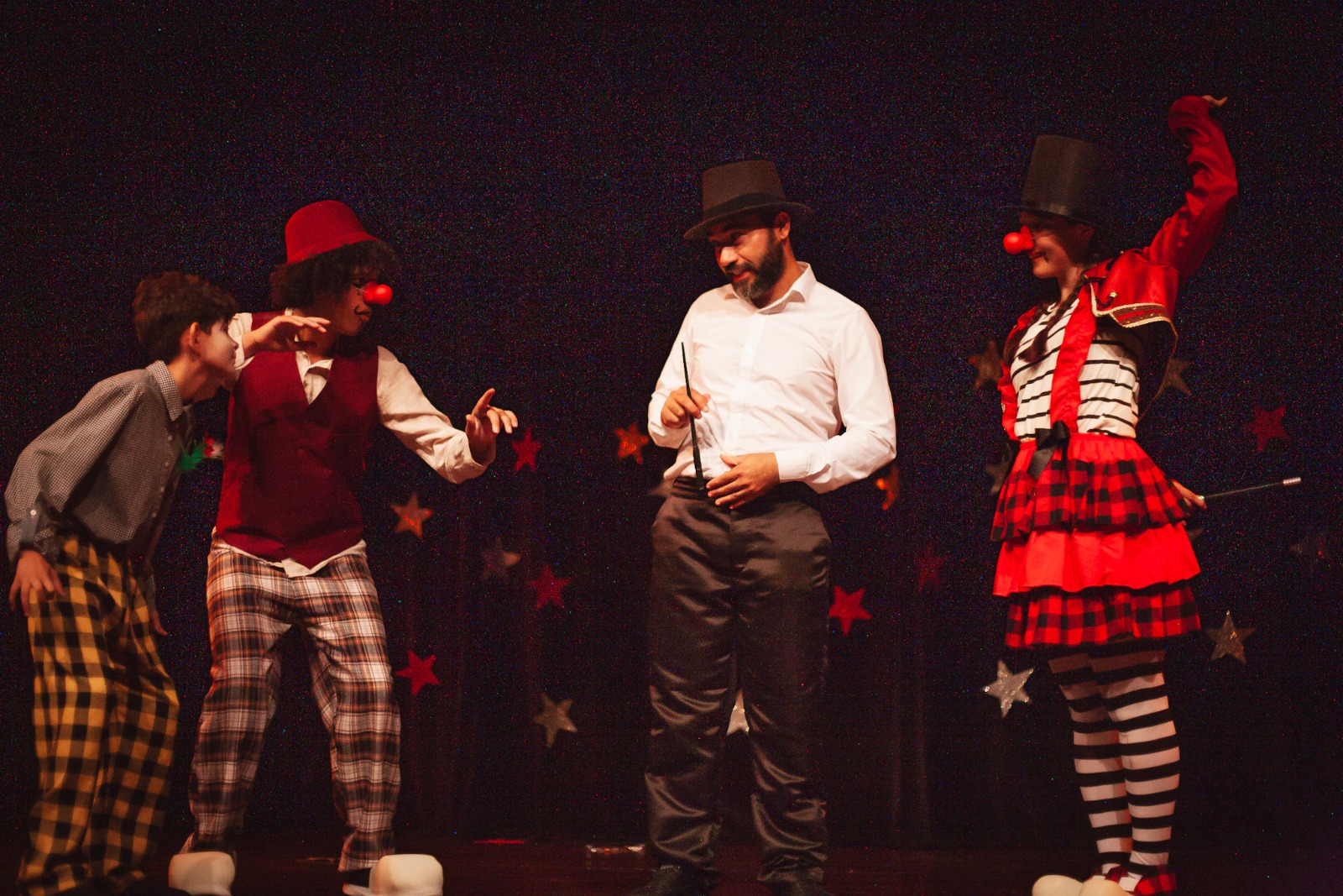 Espetáculo Respeitável Público traz a magia do circo a Guarujá