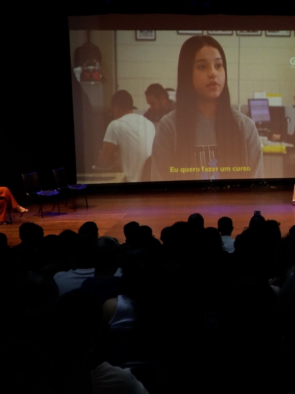 Programa Bolsa Estágio do Ensino Médio garante oportunidade a alunos de Guarujá