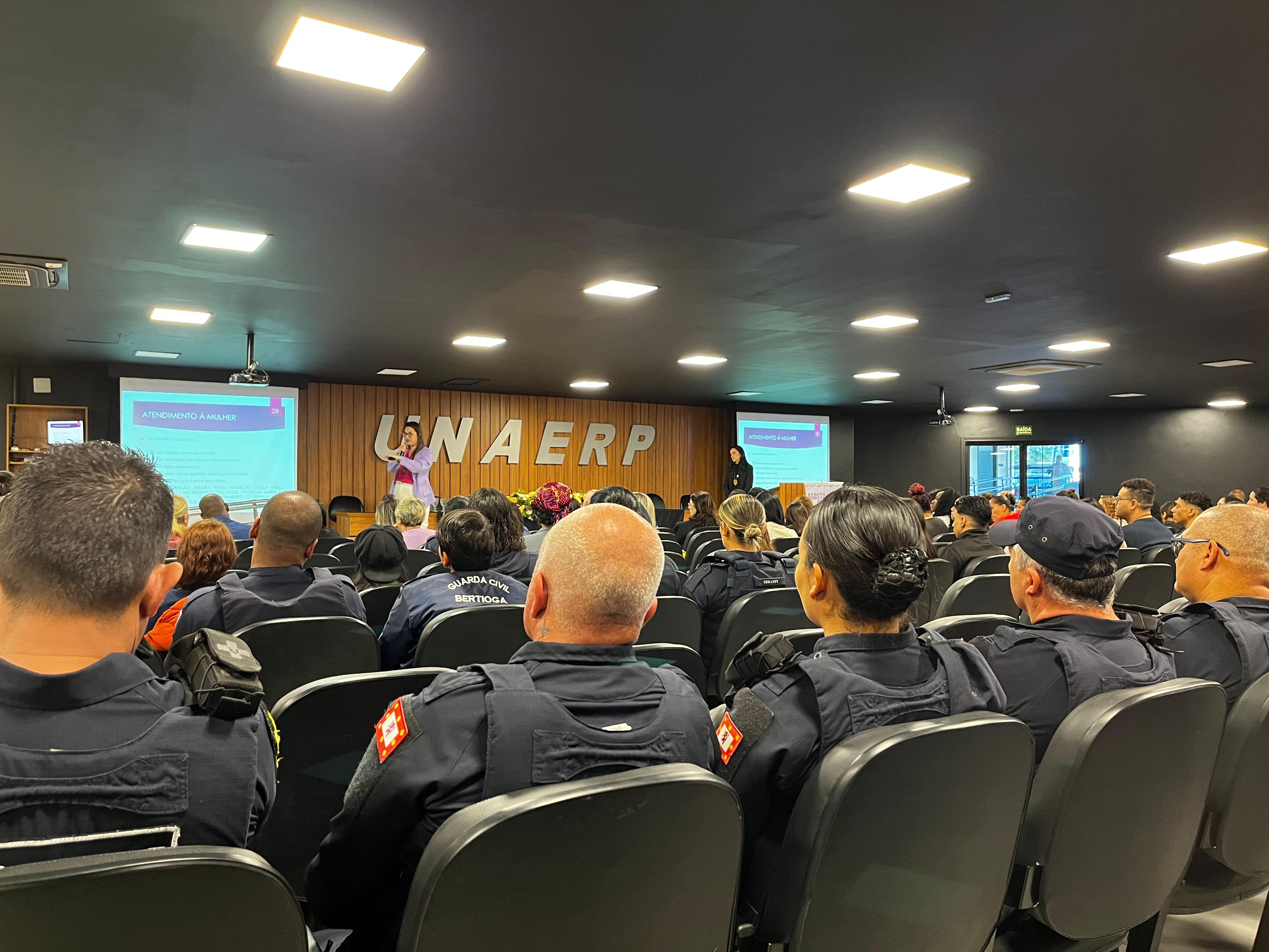 Curso sobre atuação policial no combate à violência doméstica reúne cerca de 150 pessoas
