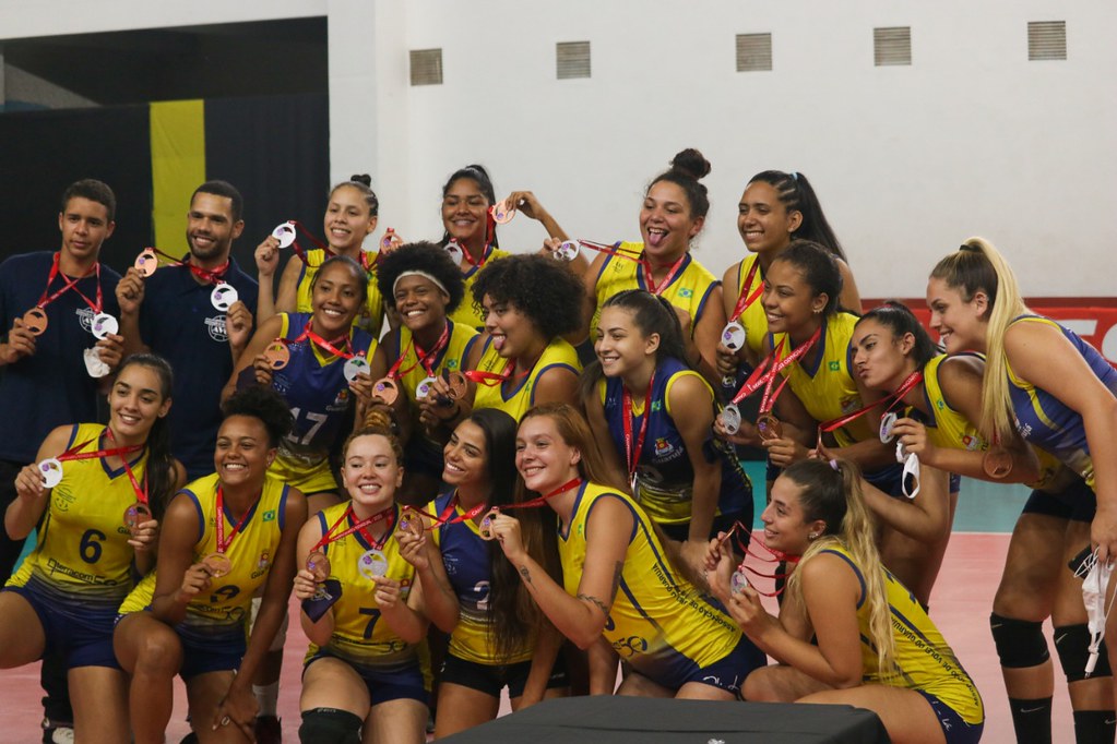 Vôlei feminino sub-19 de Araraquara vence São Carlos no tie-break