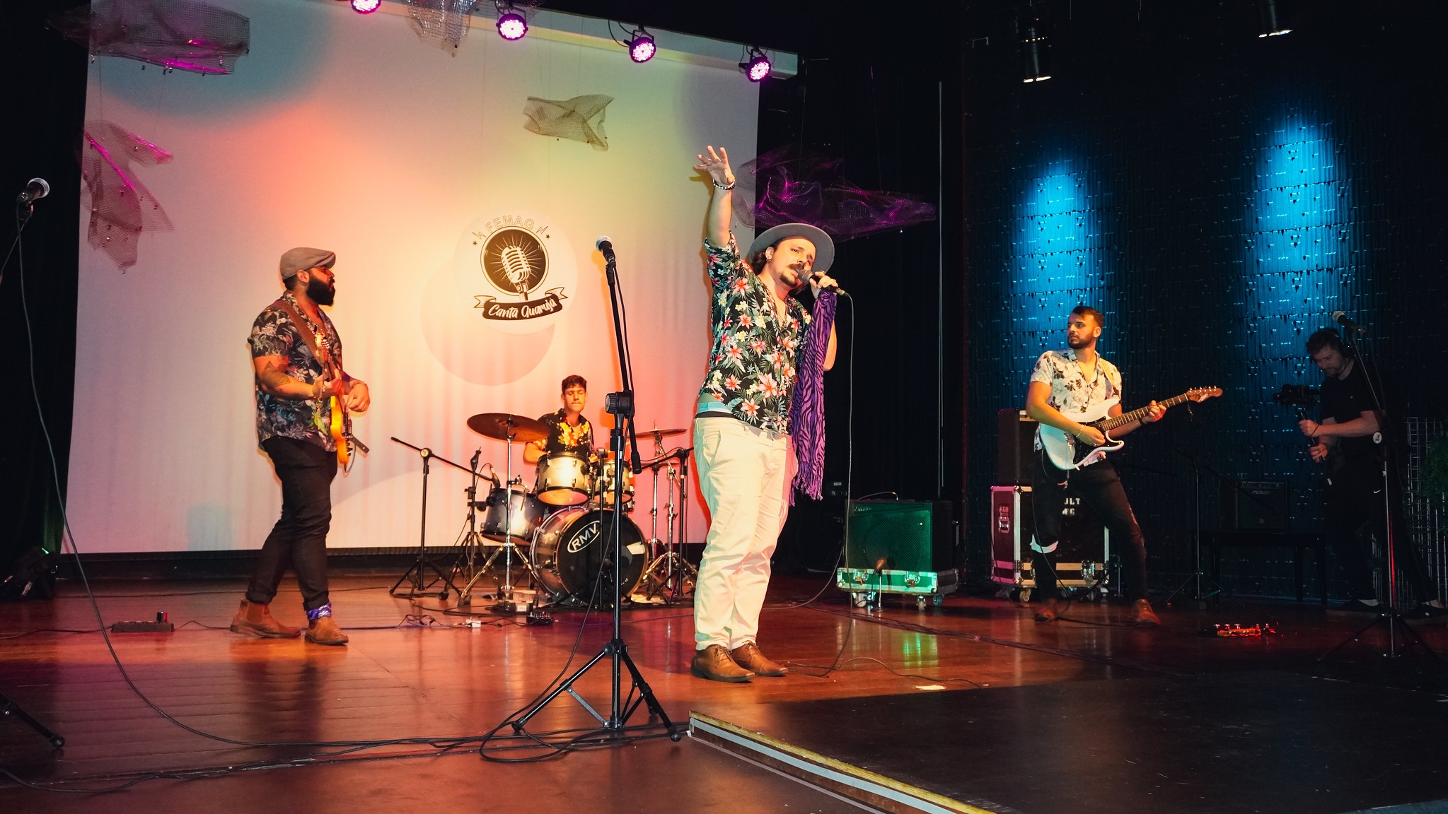 Músicos participam da semifinal do Femag no Teatro Procópio Ferreira, no  Guarujá - BS9